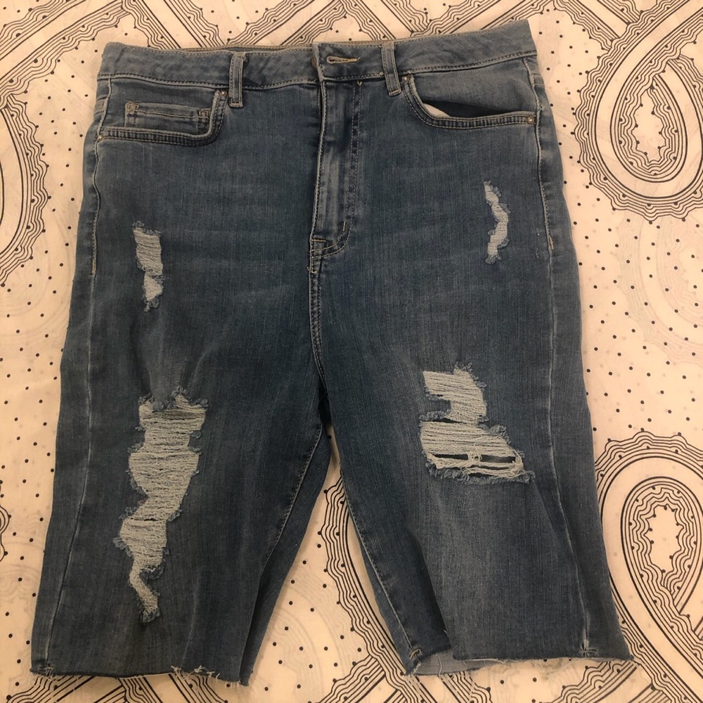 Ripped bermuda Jean shorts